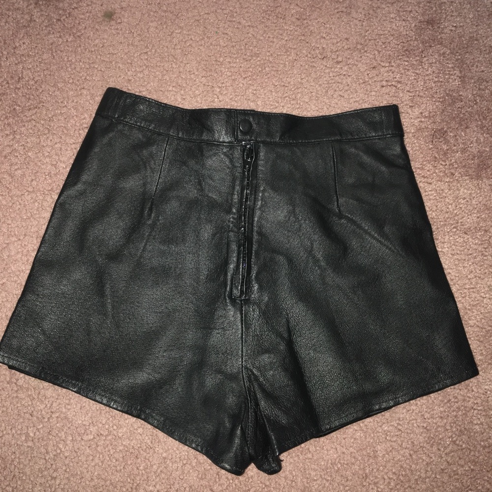 vintage leather shorts✨